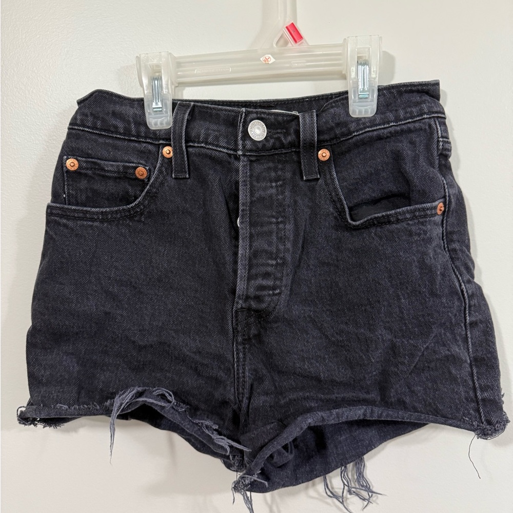 💙Levi's Ribcage Shorts - Picture 2 of 6